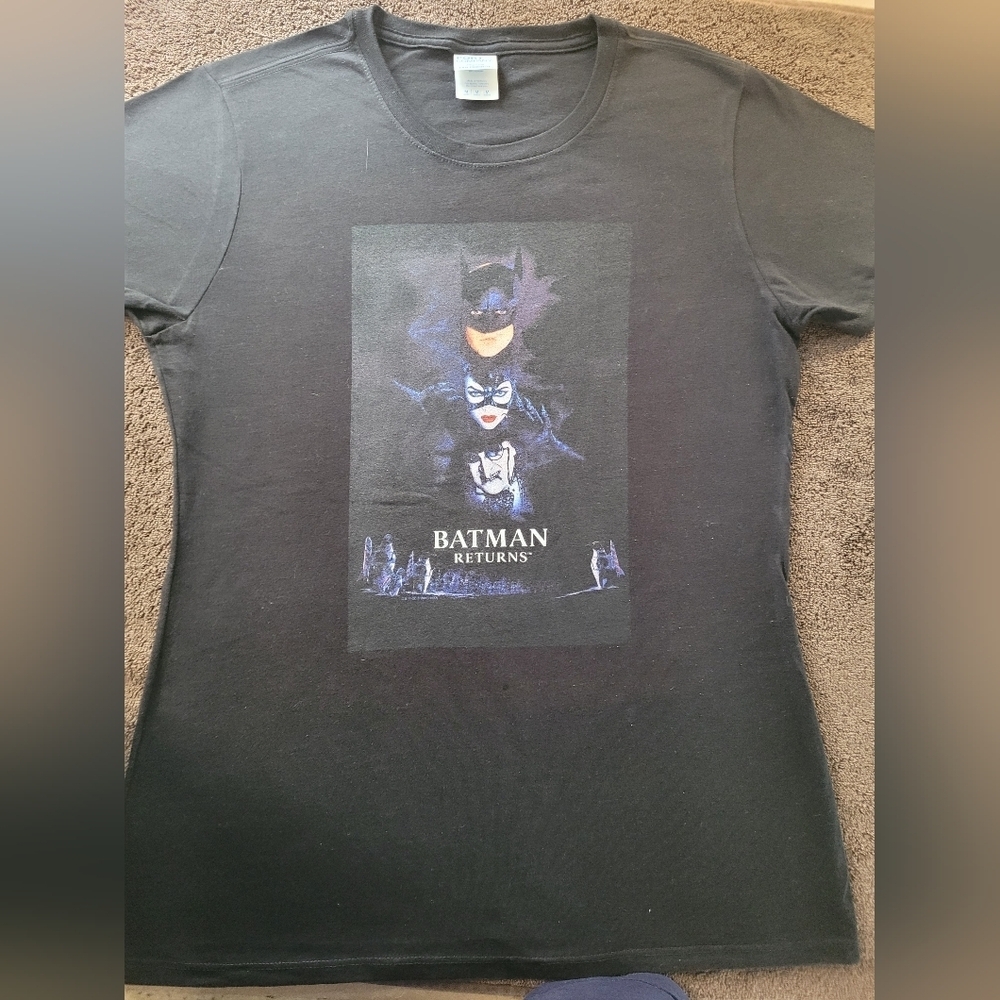Batman Returns Graphic Tee With Superman On The Back. Adult Med‎